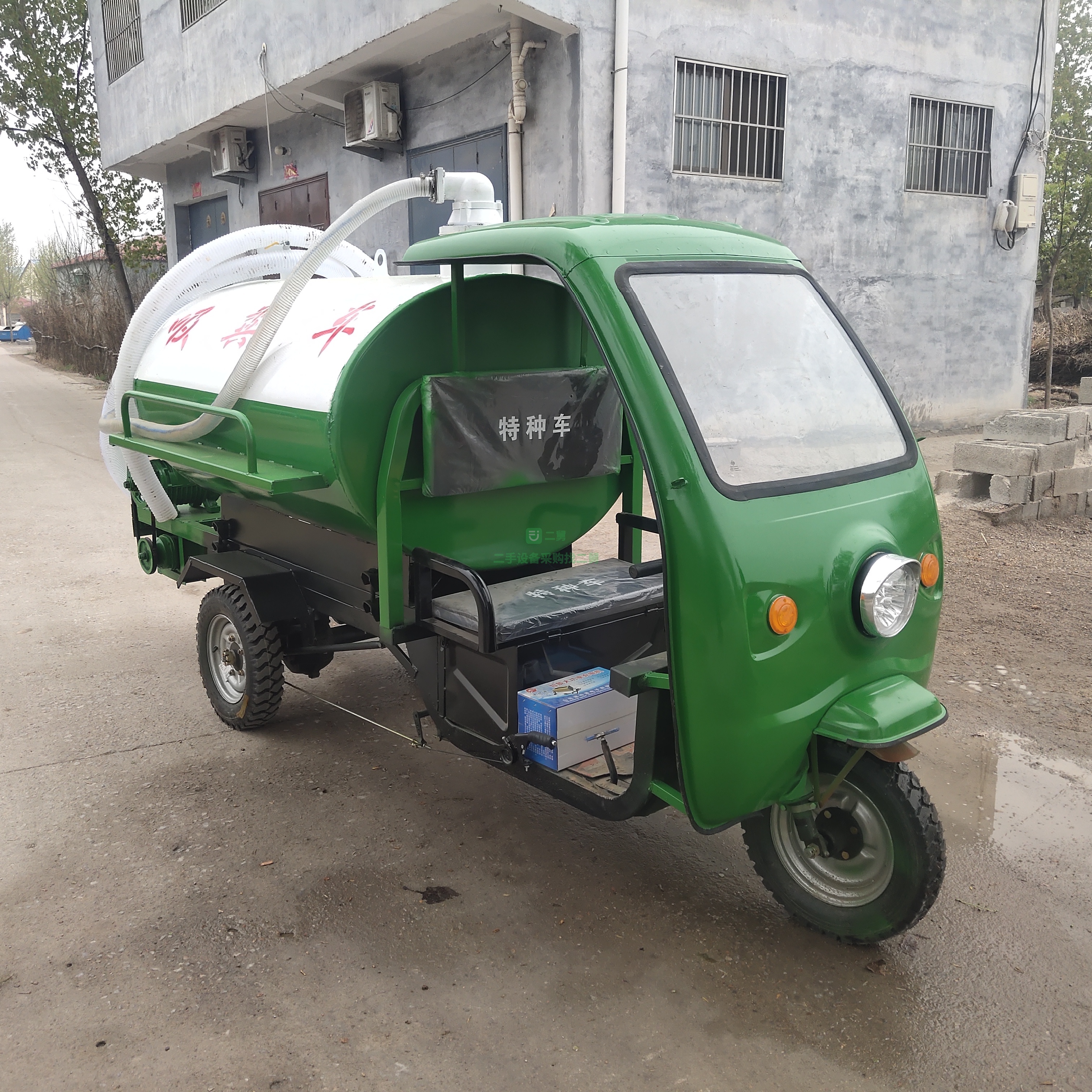 出售一臺電動小型吸糞車配套齊全