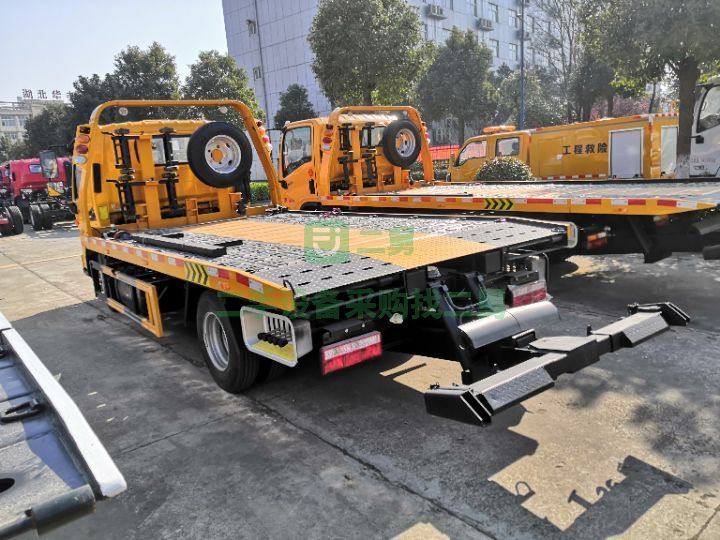 湖北出售二手九成新的解放藍牌一拖二清障車