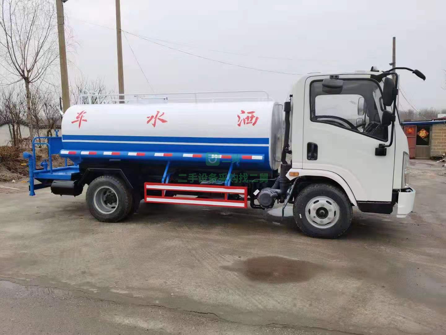 出售一臺東風(fēng)庫存5立方全新灑水車現(xiàn)車銷售