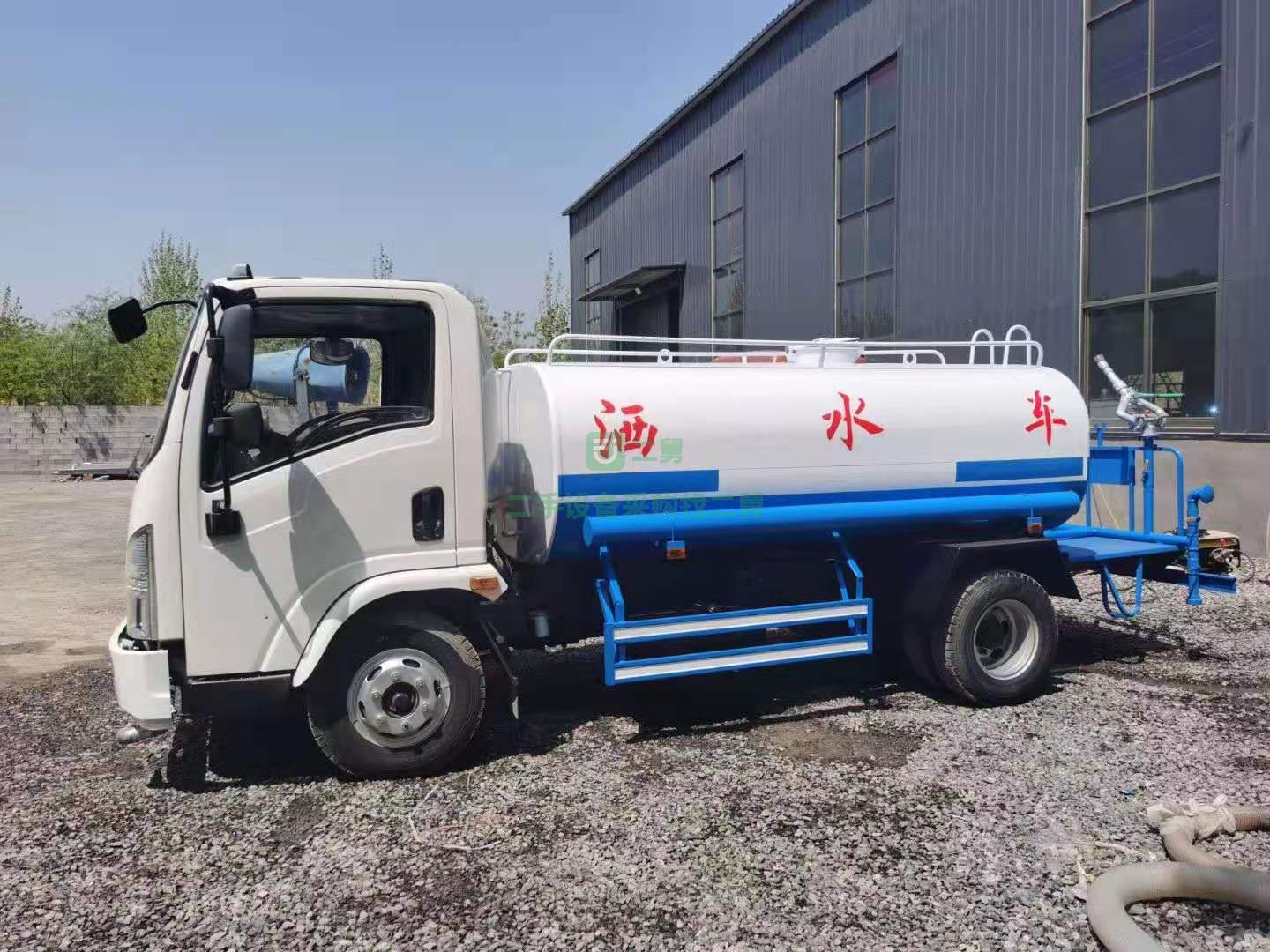 出售一臺東風(fēng)庫存5立方全新灑水車現(xiàn)車銷售