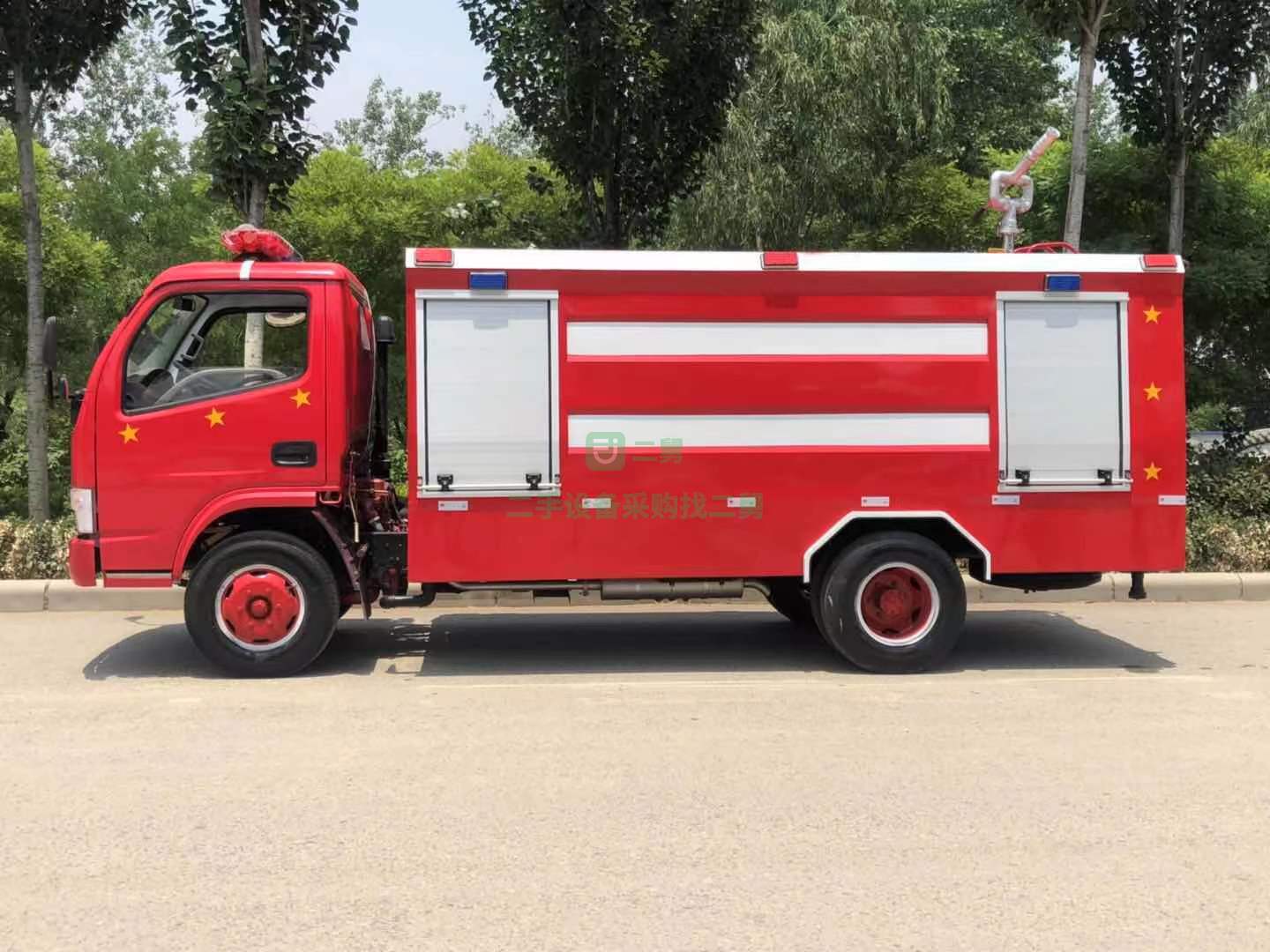 出售二手九成新的東風多利卡消防車