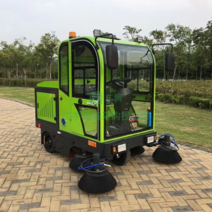 出售21年的電動掃地車掃路車價(jià)格便宜