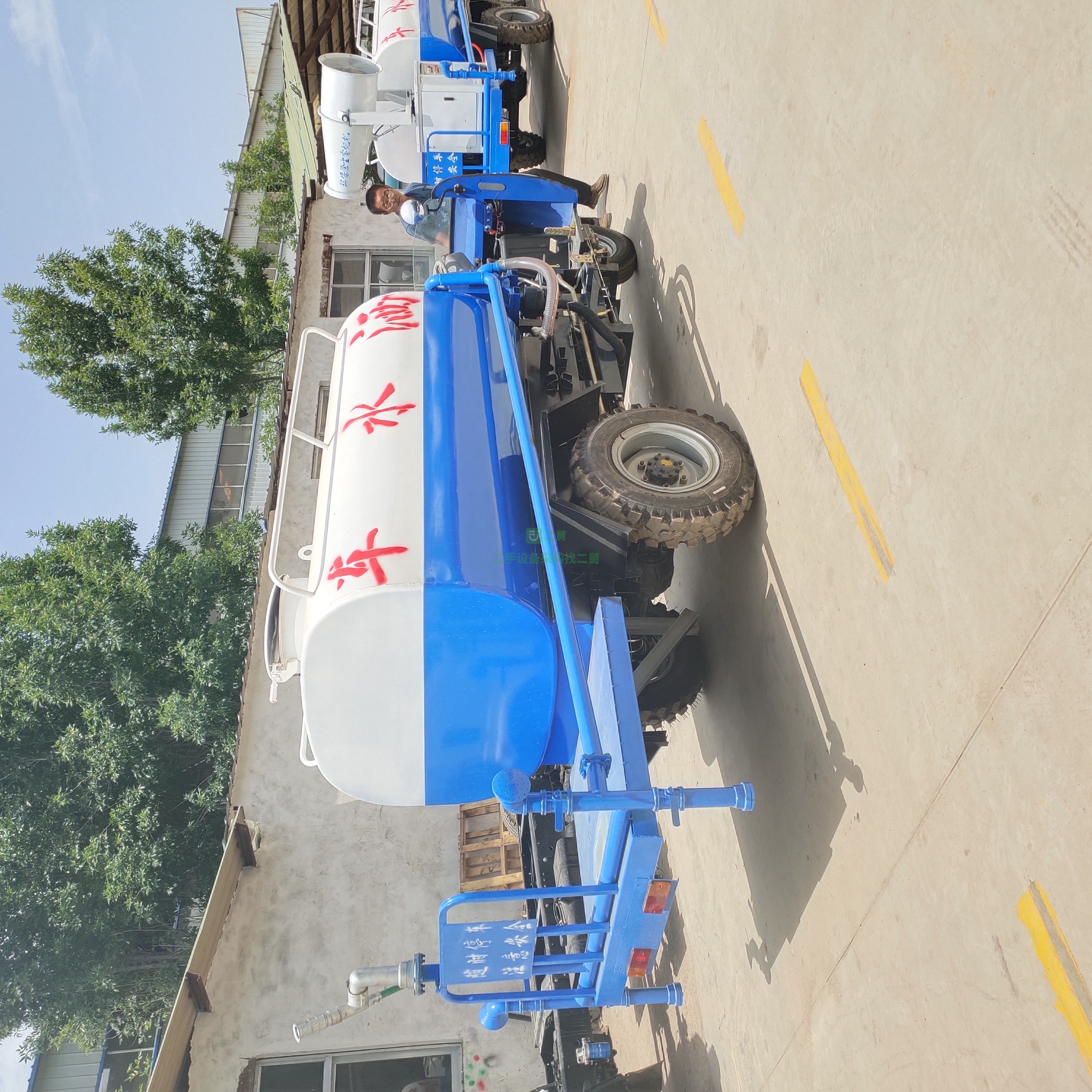 出售一臺(tái)柴油三輪霧炮灑水車(chē)價(jià)格便宜的灑水車(chē)