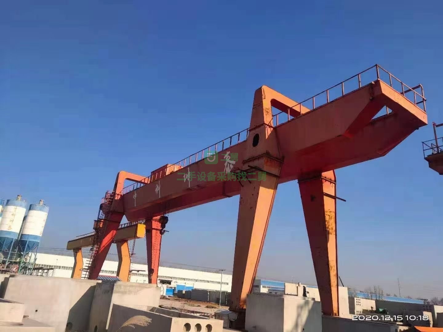 出售50加15噸雙主梁龍門吊，跨度27+6+6米，總長39米，有效起升高度12米