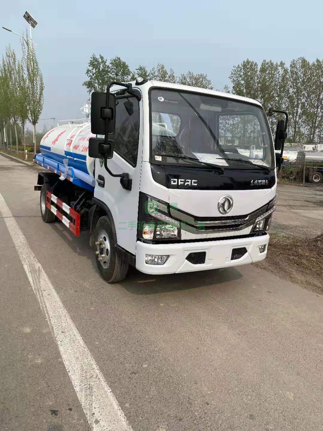 出售一臺東風多利卡5立方吸糞車，帶360度旋轉抱桿