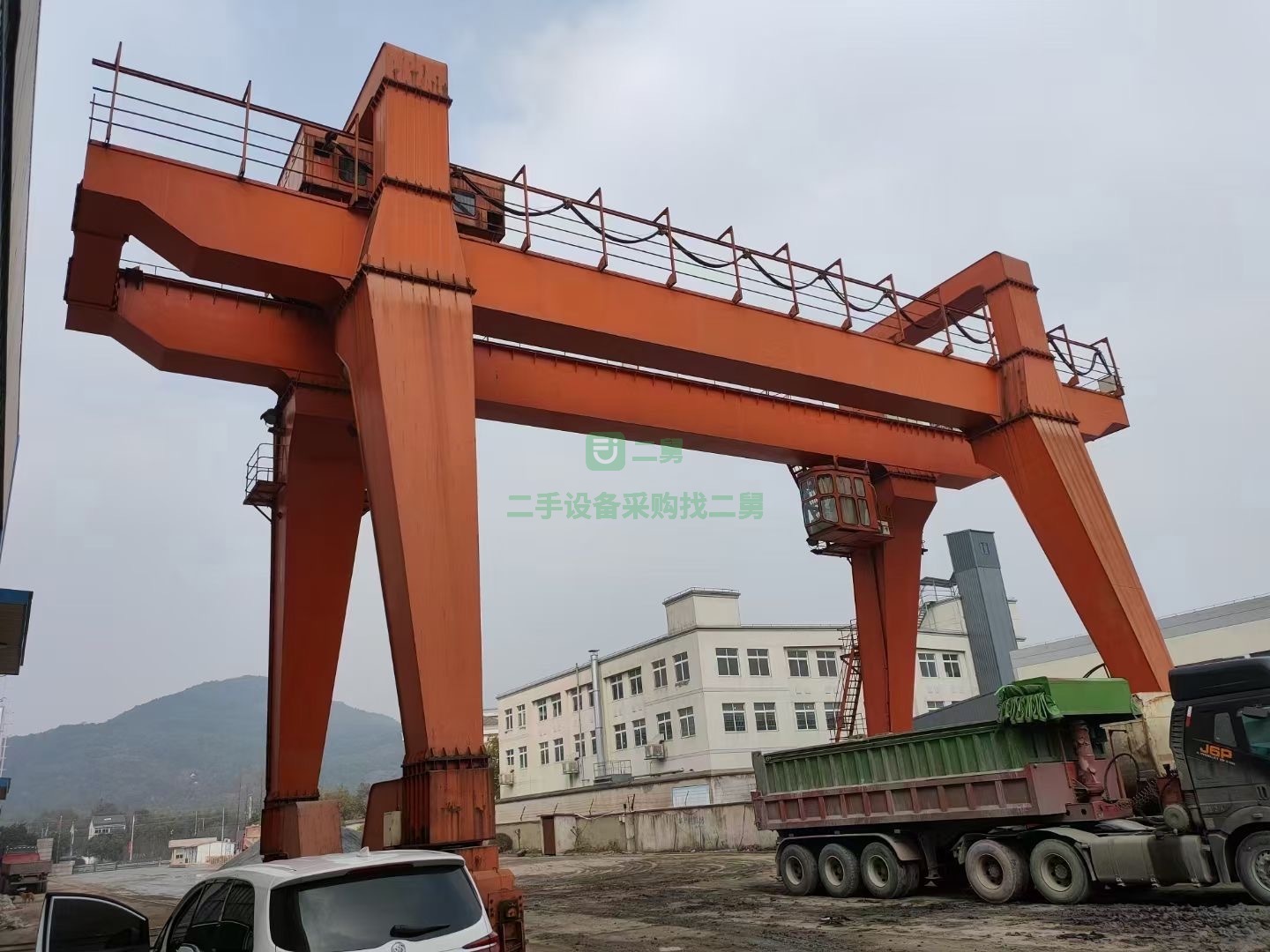 出售50加15噸雙主梁龍門吊，跨度27+6+6米，總長39米，有效起升高度12米