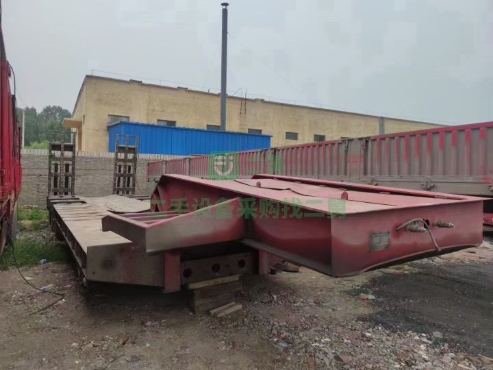 出售三年倆月13米爬梯掛半掛車，車況好， 輪胎八成以上