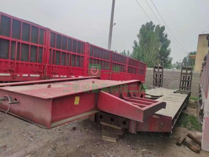 出售三年倆月13米爬梯掛半掛車，車況好， 輪胎八成以上