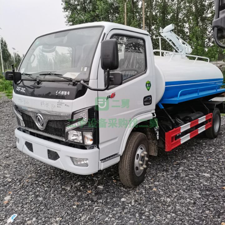 出售二手的東風D6化糞池專用5方吸糞車，養殖場專用吸糞