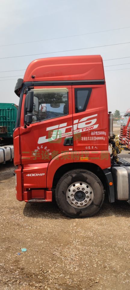 出售兩年半解放JH6/400馬力牽引車，全保險，車況極品，全車三包輪胎九成新