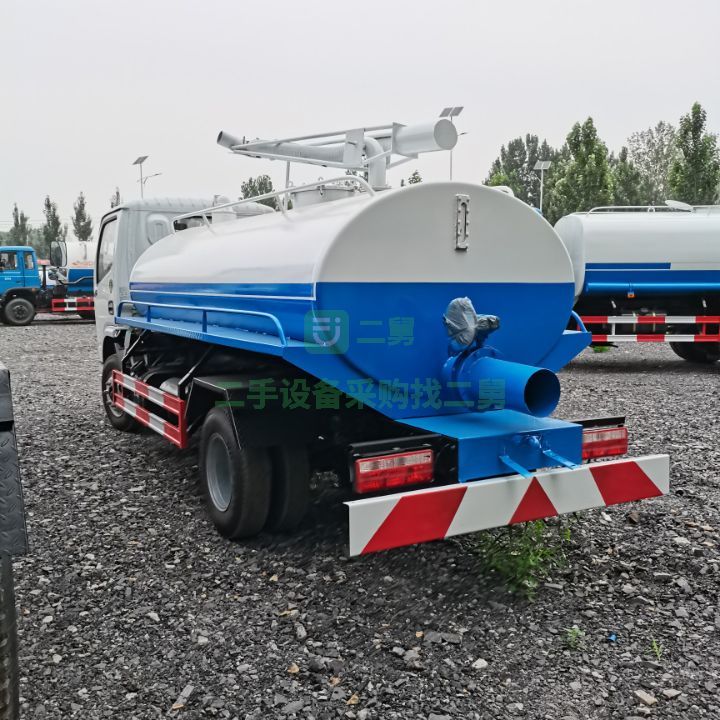 出售二手的東風D6化糞池專用5方吸糞車，養殖場專用吸糞
