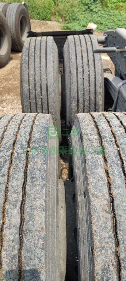 出售兩年半解放JH6/400馬力牽引車，全保險，車況極品，全車三包輪胎九成新