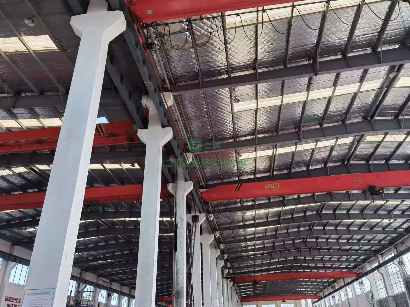 出售一臺9成新的10噸電動單梁橋式起重機，正在拆除，跨度22.5米，河南礦山制造
