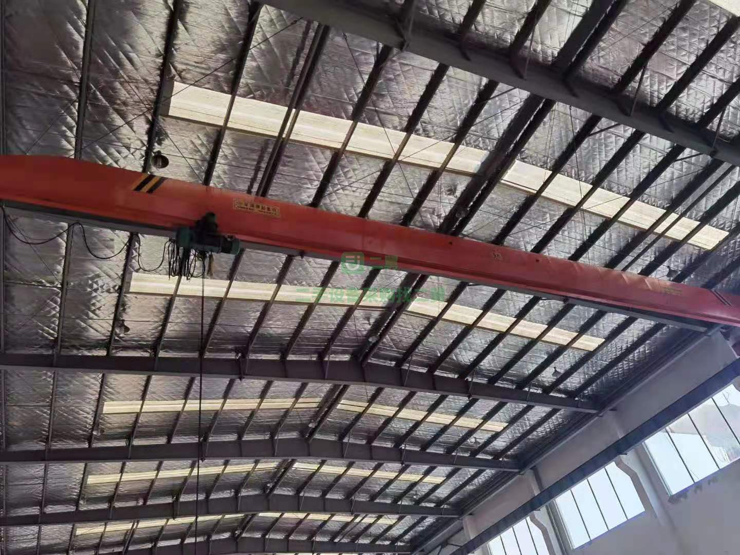 出售一臺9成新的10噸電動單梁橋式起重機，正在拆除，跨度22.5米，河南礦山制造