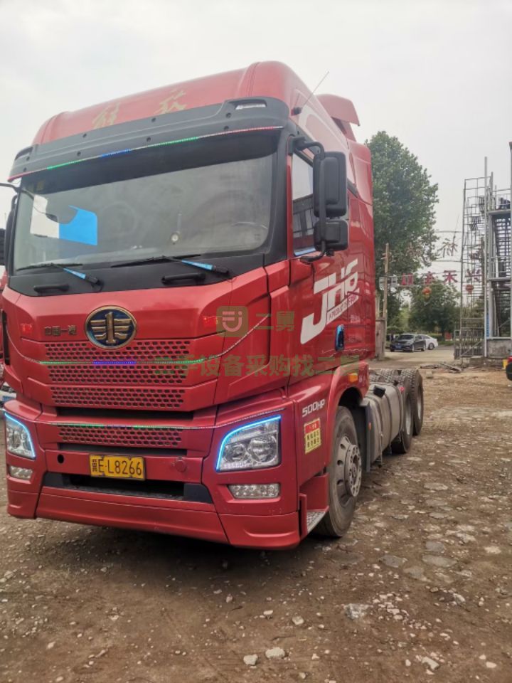 出售精品解放JH6-500馬力國五雙驅牽引車，大駕駛室平地板，濰柴動力