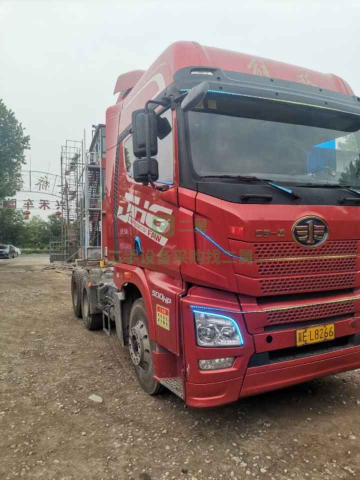 出售精品解放JH6-500馬力國五雙驅牽引車，大駕駛室平地板，濰柴動力