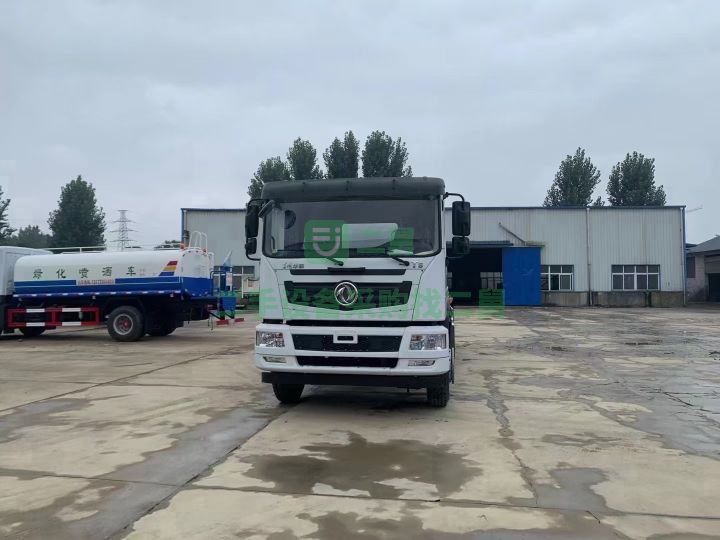 出售21年的東風(fēng)T5園林綠化工程灑水車(chē)