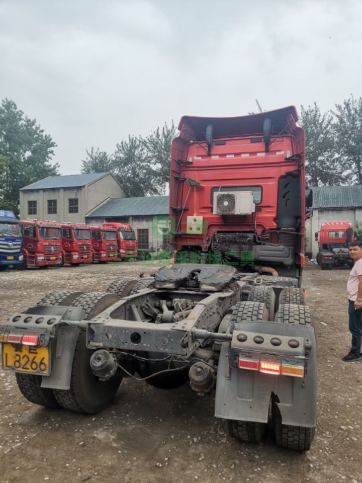 出售精品解放JH6-500馬力國五雙驅牽引車，大駕駛室平地板，濰柴動力