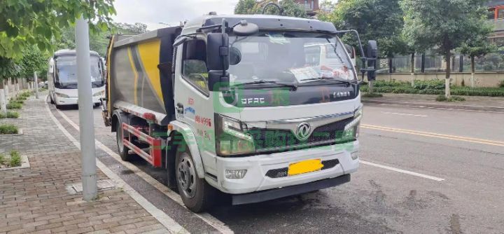 出售東風國六8方后掛桶壓縮垃圾車