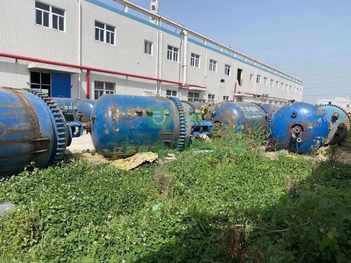 出售二手的九成新的20000L搪瓷反應(yīng)釜