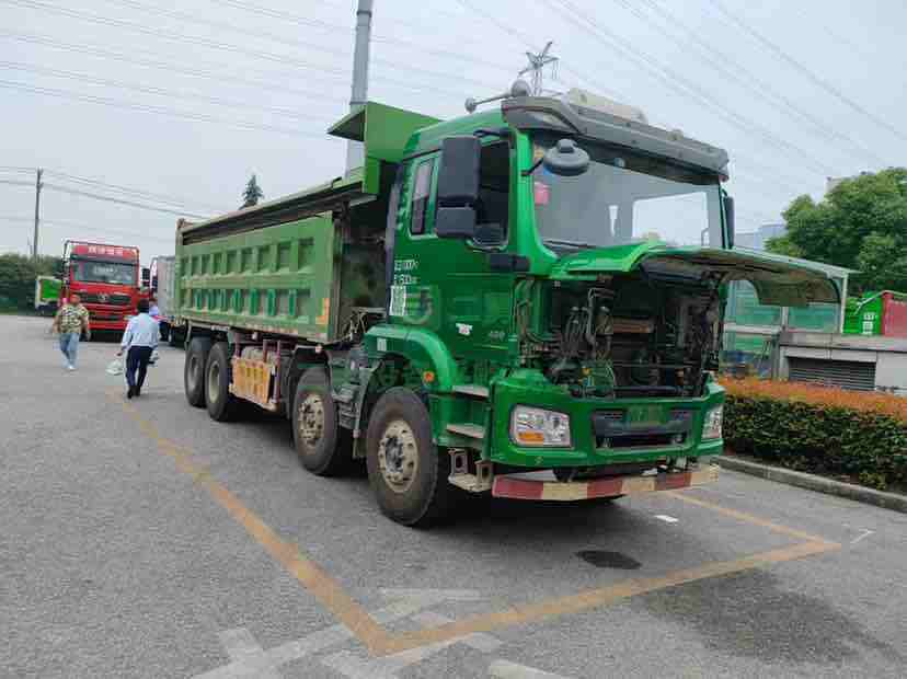 出售19年陜汽德龍渣土自卸車，國五排放，大箱6.8米，包提檔