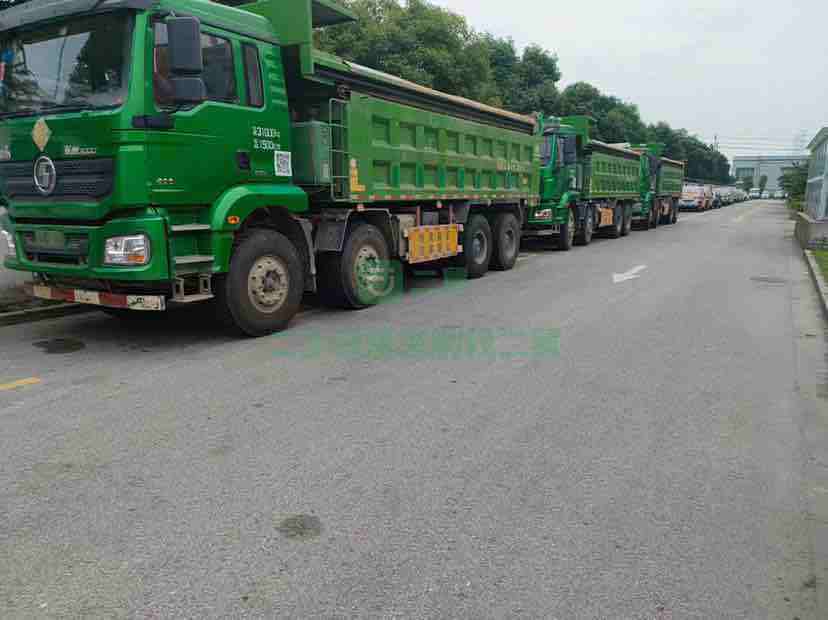 出售19年陜汽德龍渣土自卸車，國五排放，大箱6.8米，包提檔
