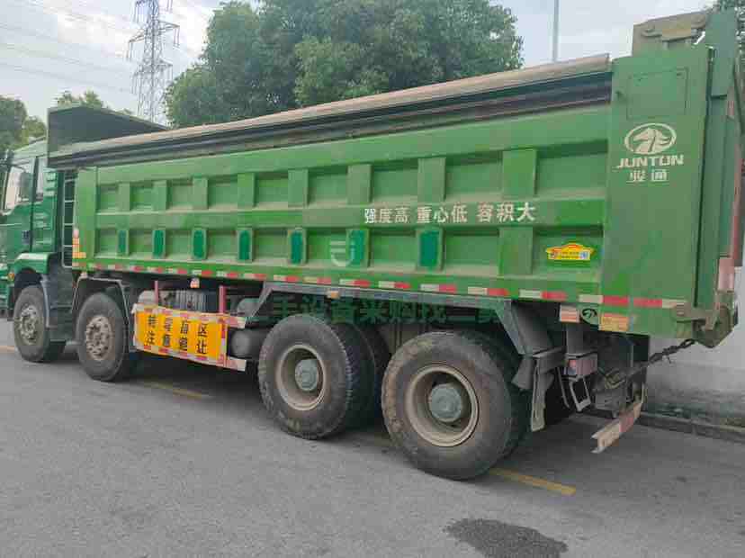 出售19年陜汽德龍渣土自卸車，國五排放，大箱6.8米，包提檔