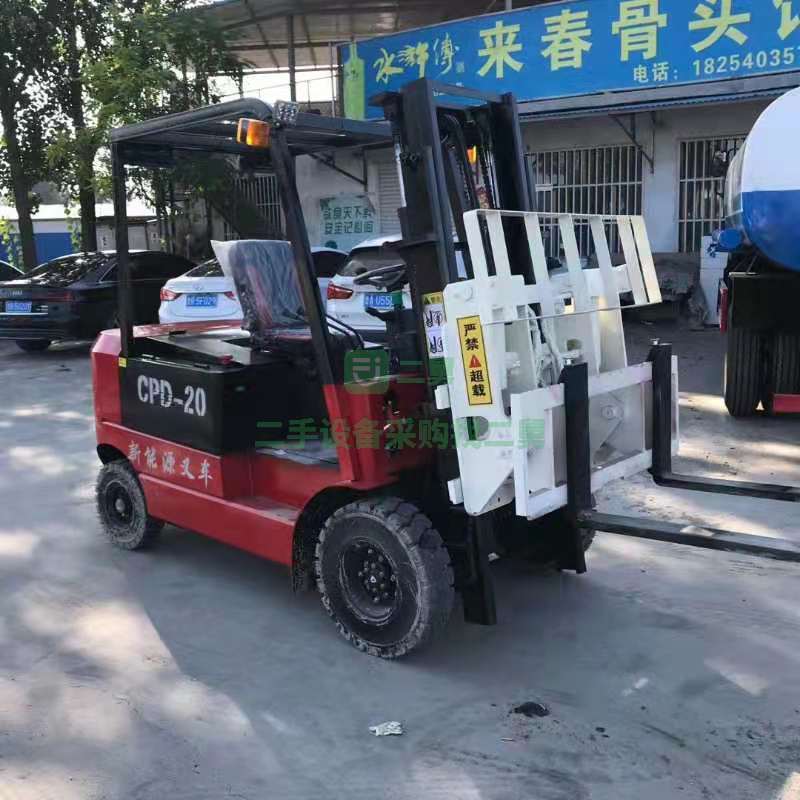 出售今年的1.5噸以上升高3米的電動叉車