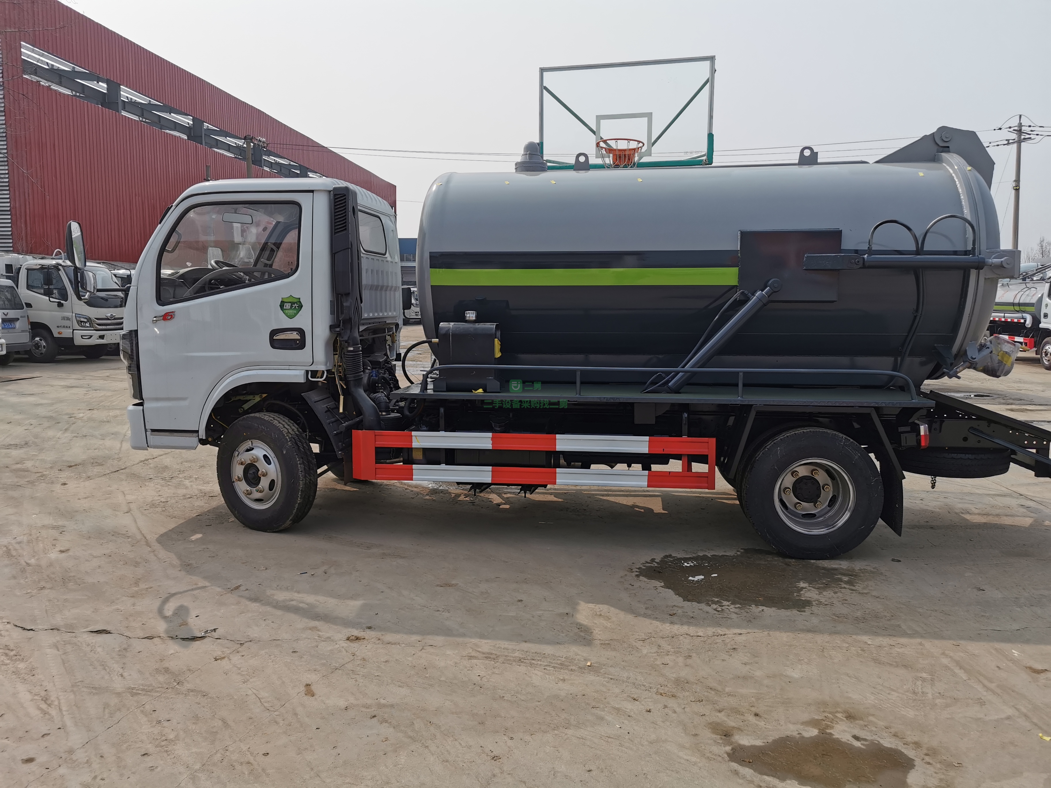 出售一臺5立方吸污車，價(jià)格合適