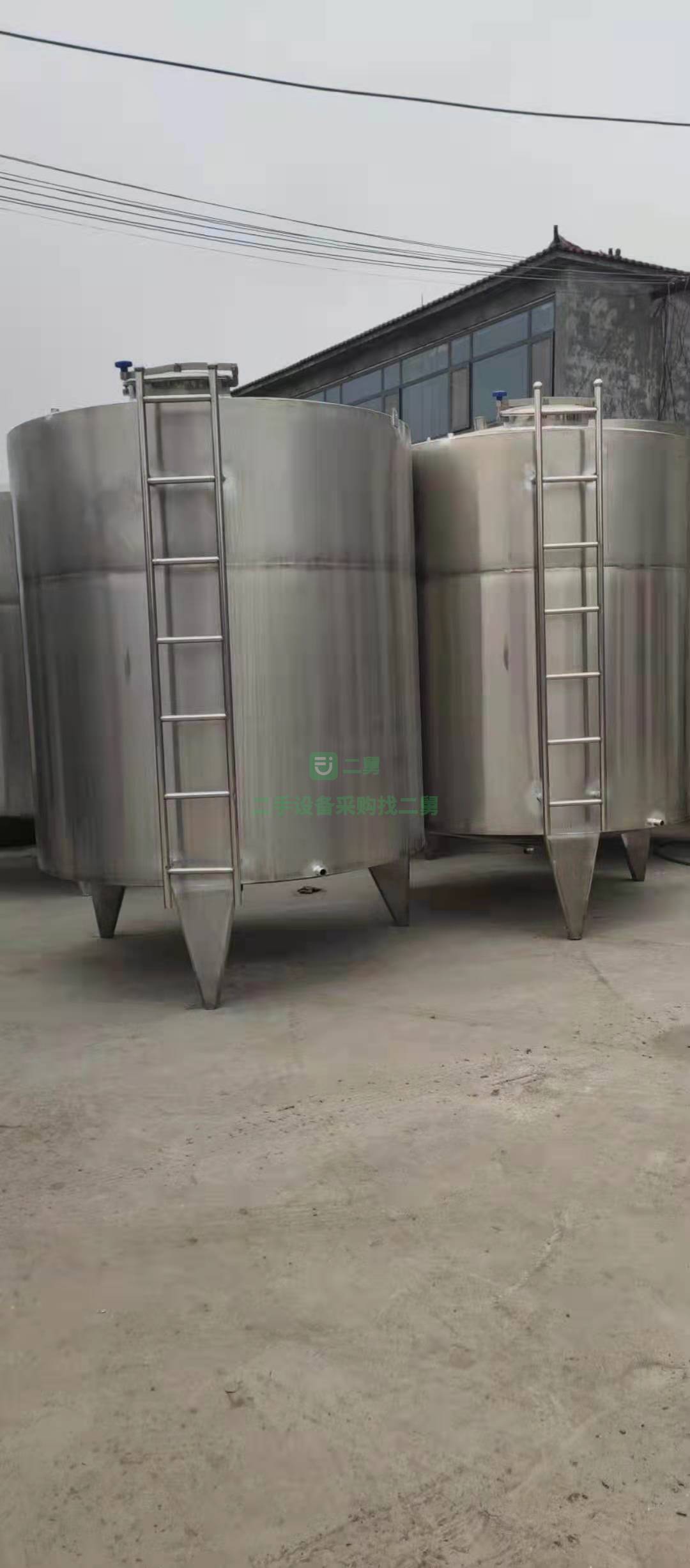 出售二手的20年的2000L不銹鋼儲(chǔ)罐