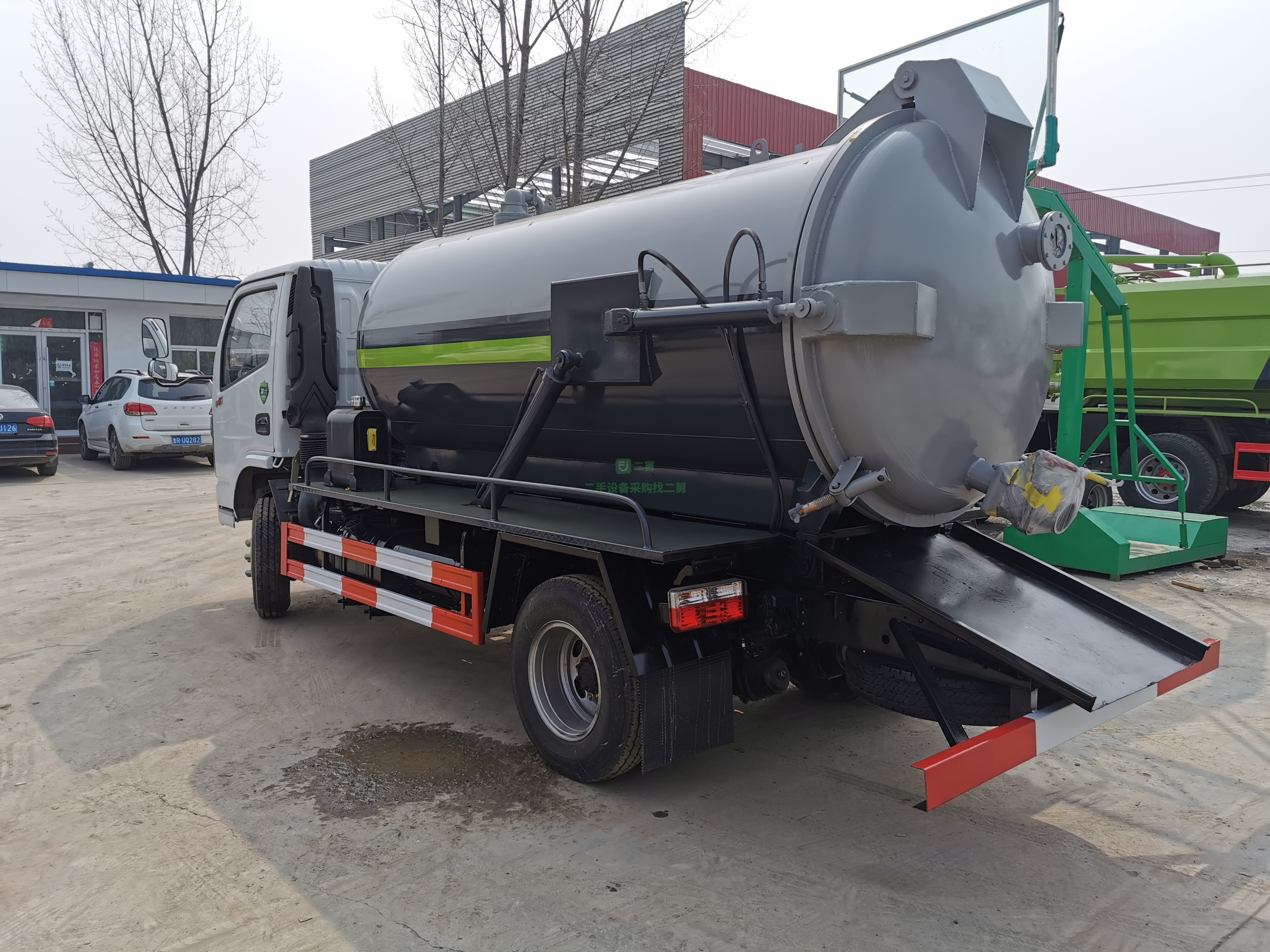出售一臺5立方吸污車，價(jià)格合適