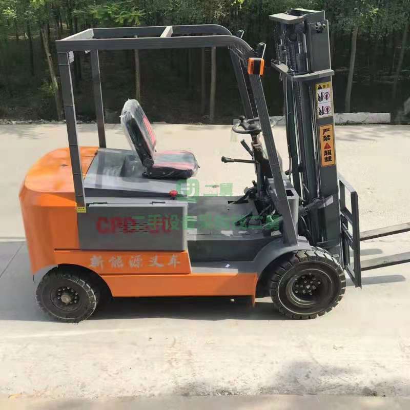 出售今年的1.5噸以上升高3米的電動叉車