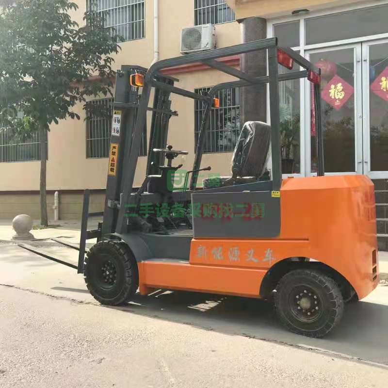 出售今年的1.5噸以上升高3米的電動叉車