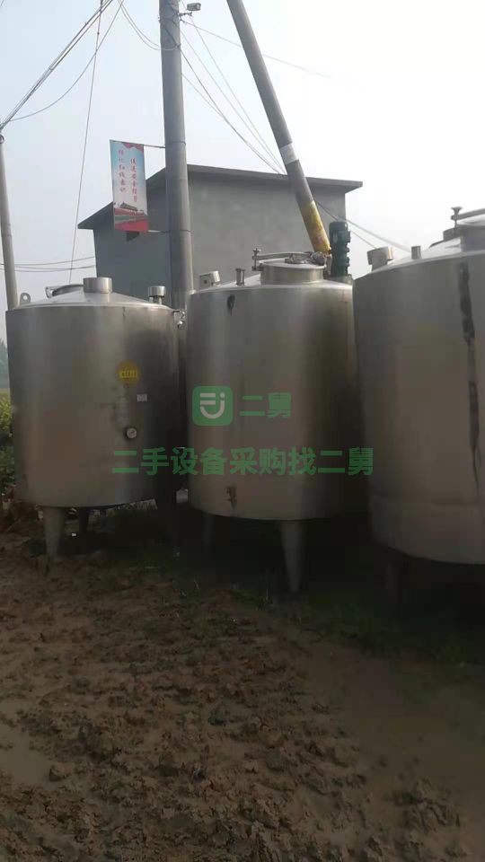 出售二手九成新的晶鴻不銹鋼儲罐攪拌罐