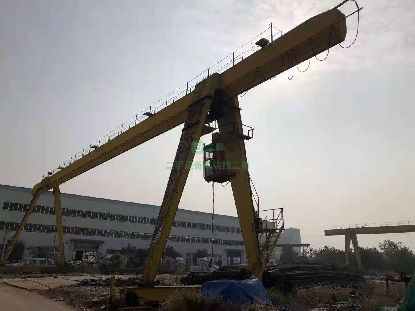 出售10噸龍門吊，跨度30.3米，空操加遙控，一邊懸4米，一邊懸6米
