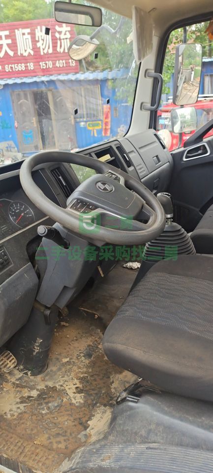 出售二手上汽躍進底盤改裝8噸吸污車