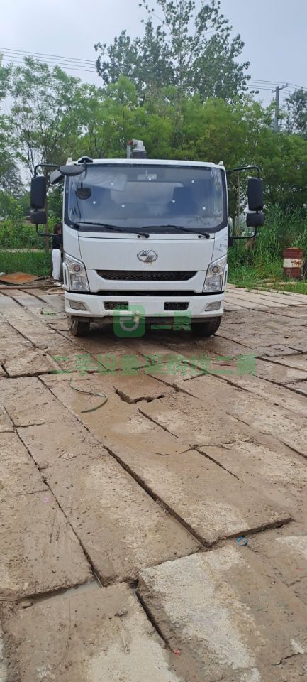 出售二手上汽躍進底盤改裝8噸吸污車