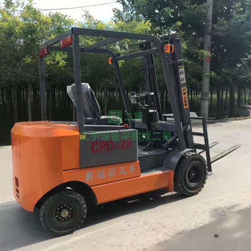 出售今年的1.5噸以上升高3米的電動叉車
