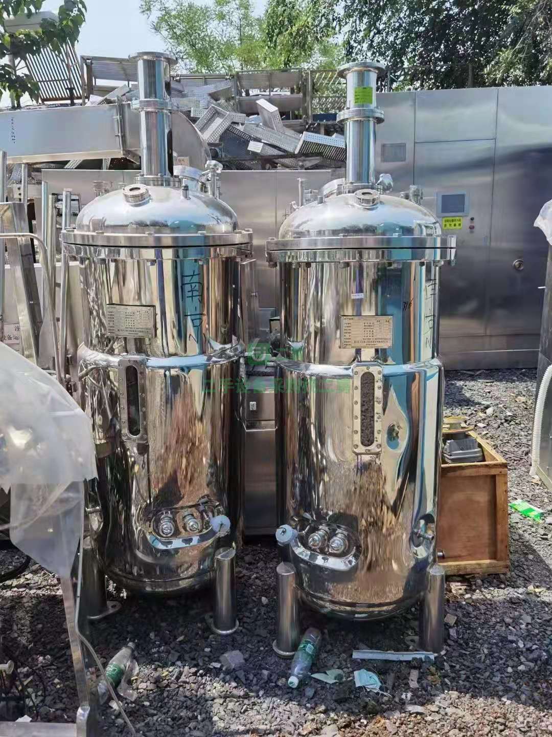 出售一臺30-300-300升鎮江東方發酵罐，帶控制系統