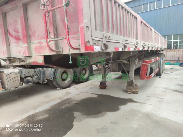山東出售二手八成新的飛馳牌標箱側翻半掛車