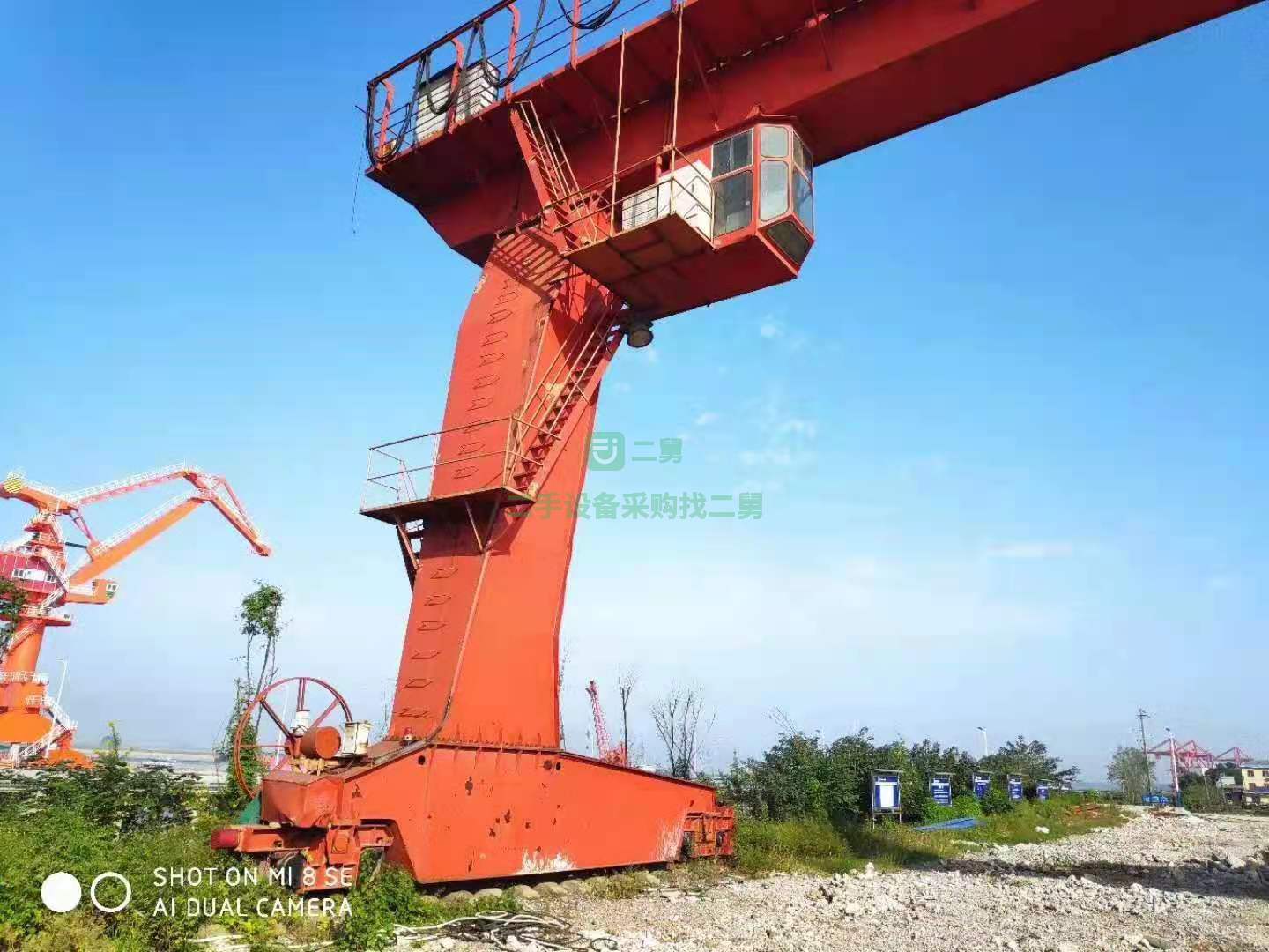 出售一臺32噸的二手龍門吊，跨度35米，外懸3米+9米，升高12米，大功率，手續全