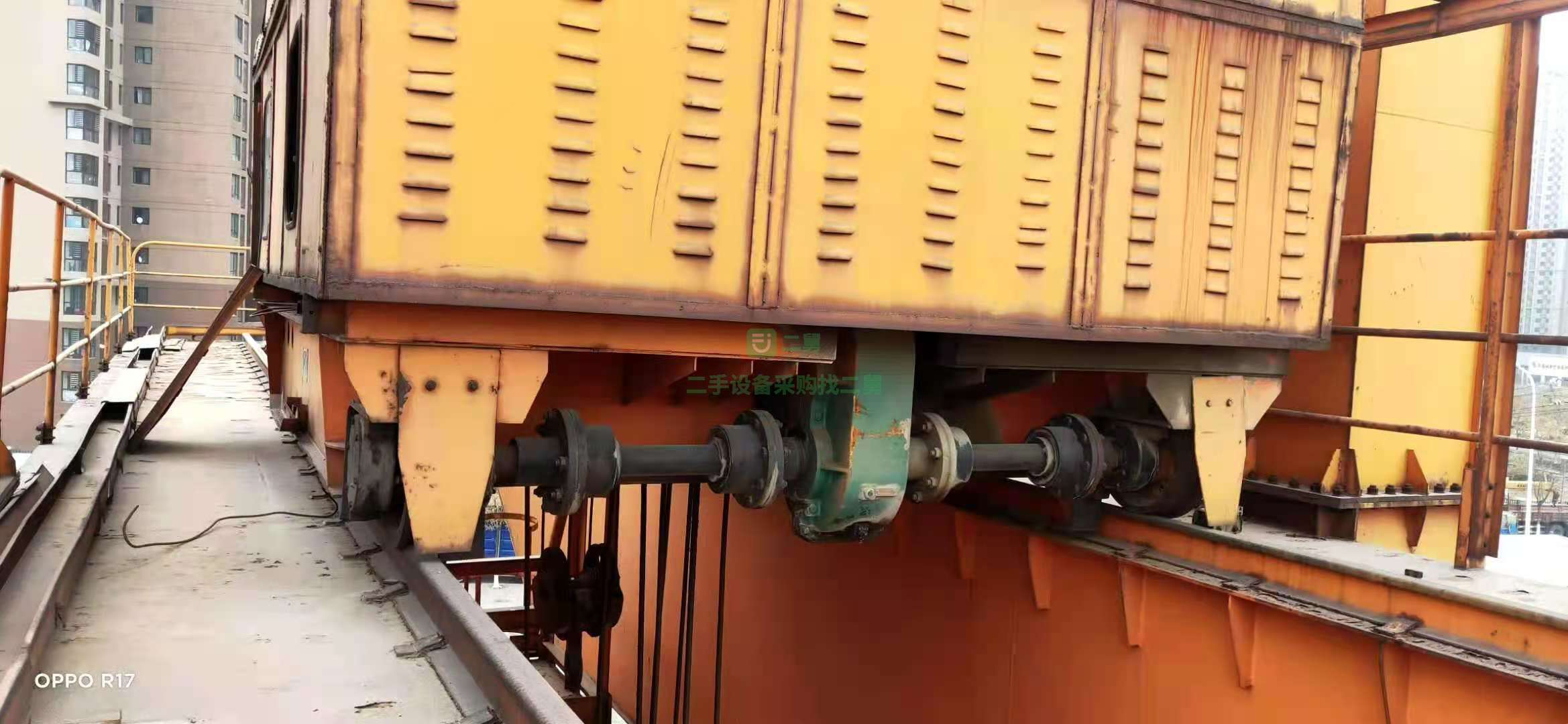 出售一臺二手32噸雙主梁龍門吊，跨度44米，一邊外懸11米，一邊外懸5.5米