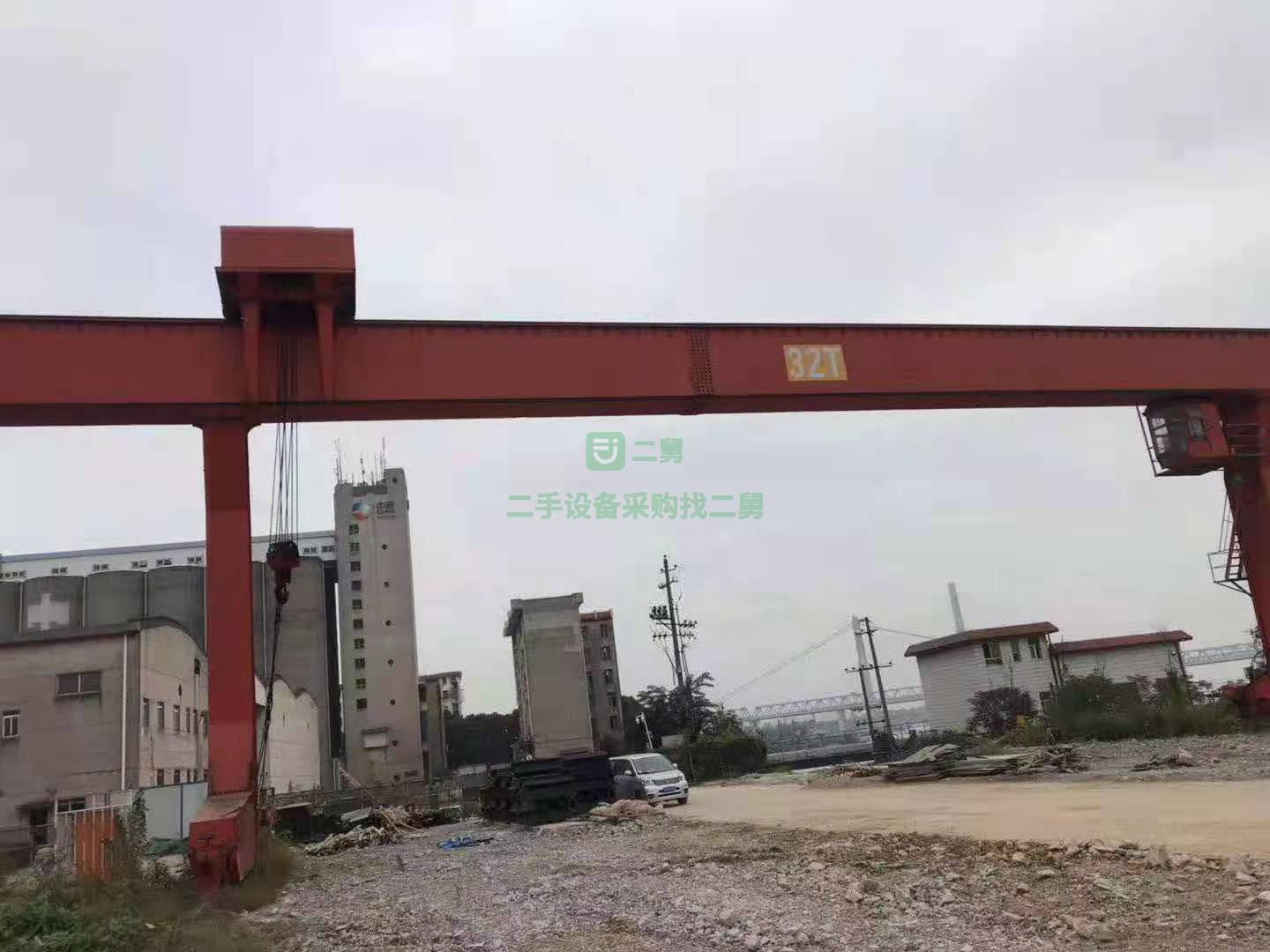 出售一臺32噸的二手龍門吊，跨度35米，外懸3米+9米，升高12米，大功率，手續全