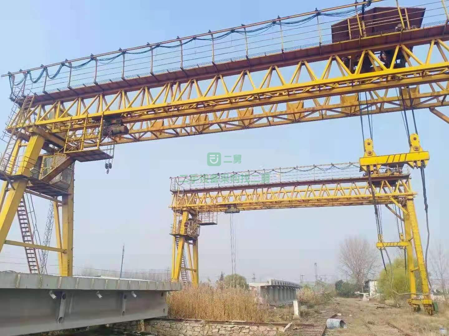出售一臺二手9成新80噸提梁機，跨度24米，隨時拆除