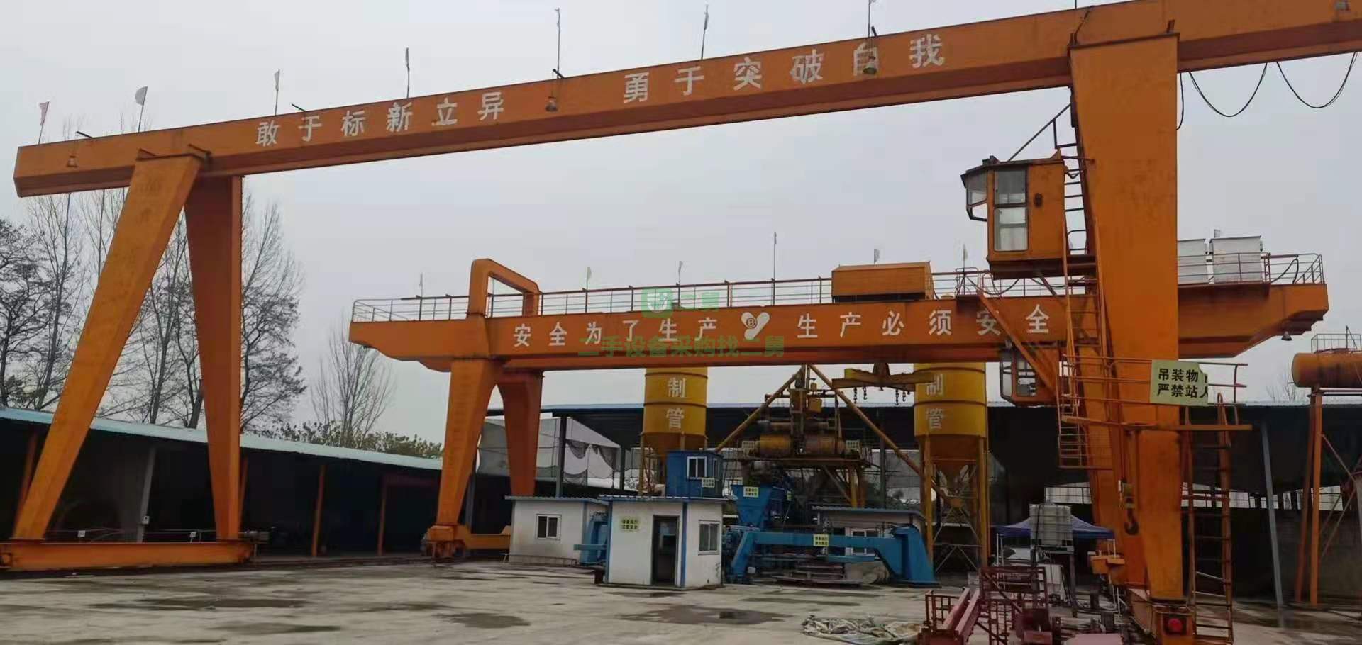 出售一臺二手20噸葫蘆龍門吊，跨度26米，各懸8米，價格公道，穩定耐用，資質全