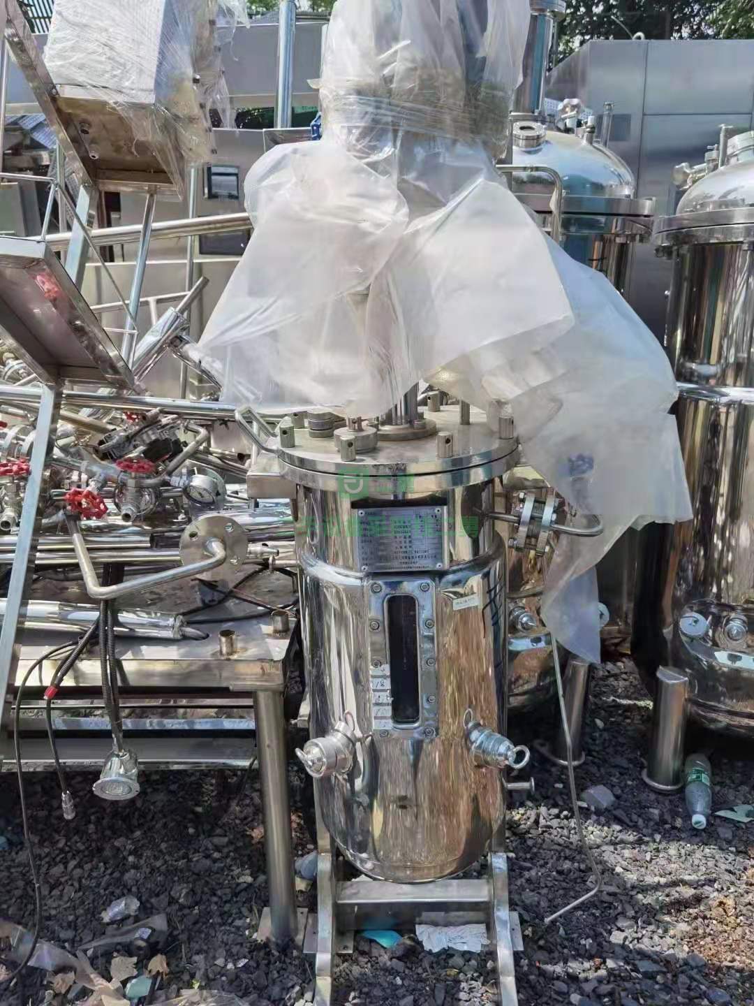 出售一臺30-300-300升鎮江東方發酵罐，帶控制系統