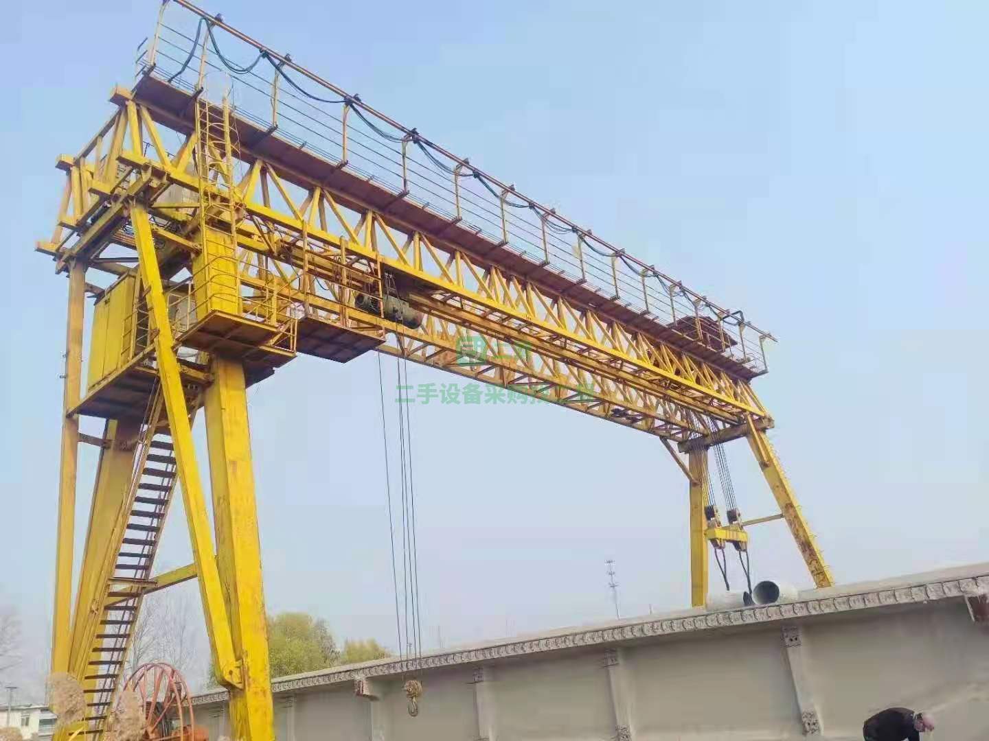 出售一臺二手9成新80噸提梁機，跨度24米，隨時拆除