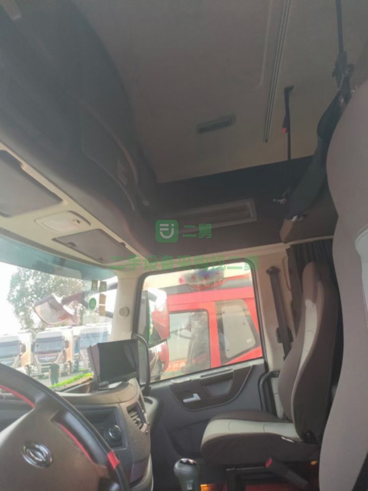 出售二手九成新 的東風(fēng)天龍560馬力牽引車，帶四路影像長途車，內(nèi)飾完美