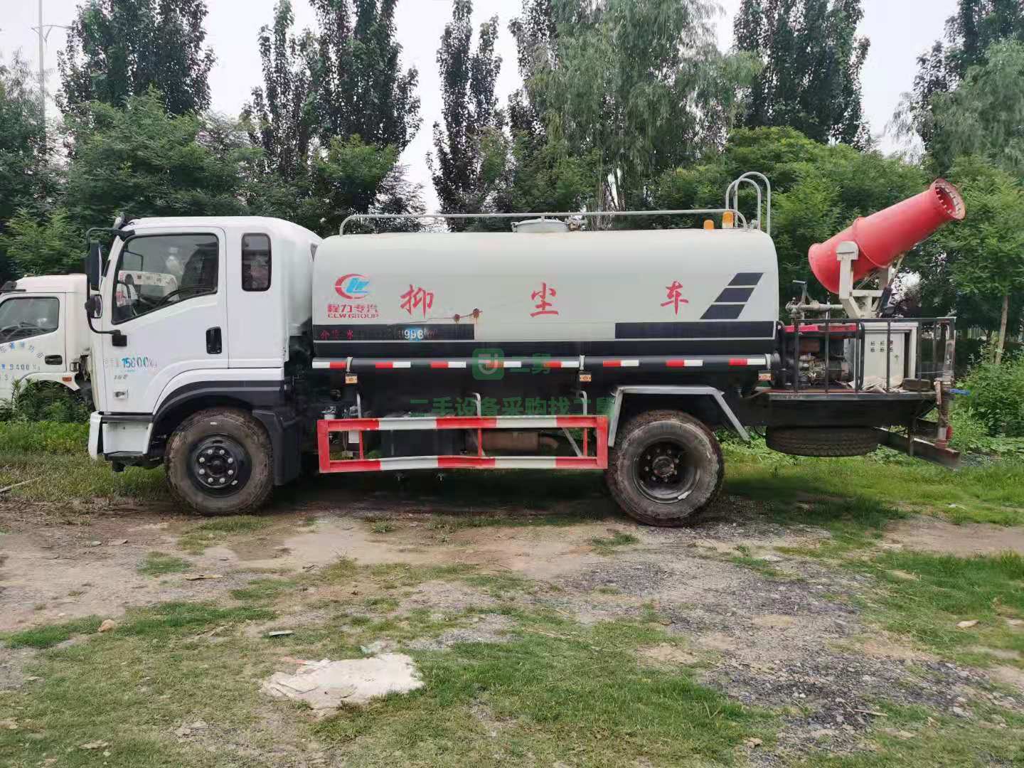 出售一臺19年5月12立方灑水車東風專用底盤湖北程力上裝