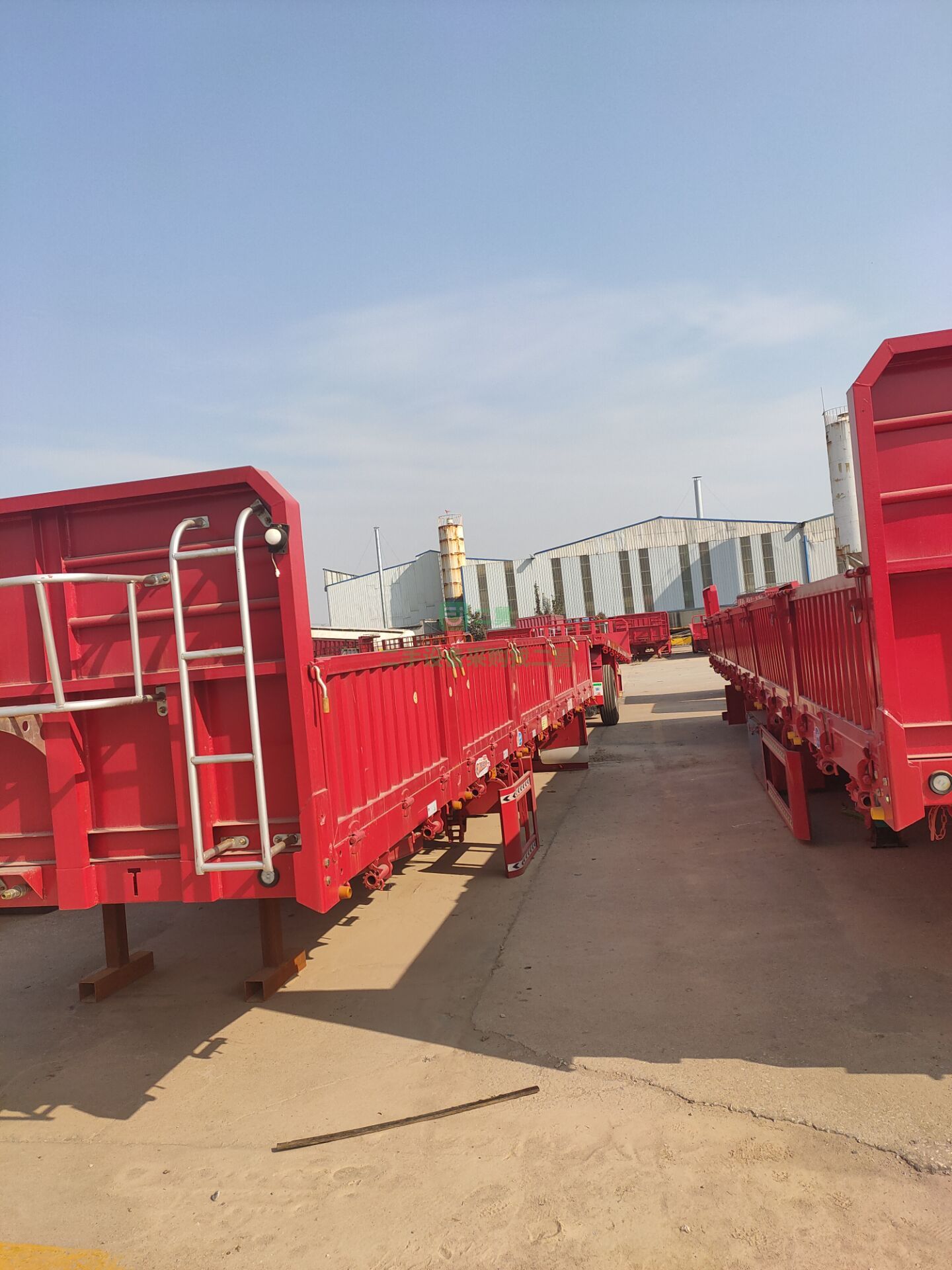 出售二手九成新的解放j6標(biāo)箱半掛車